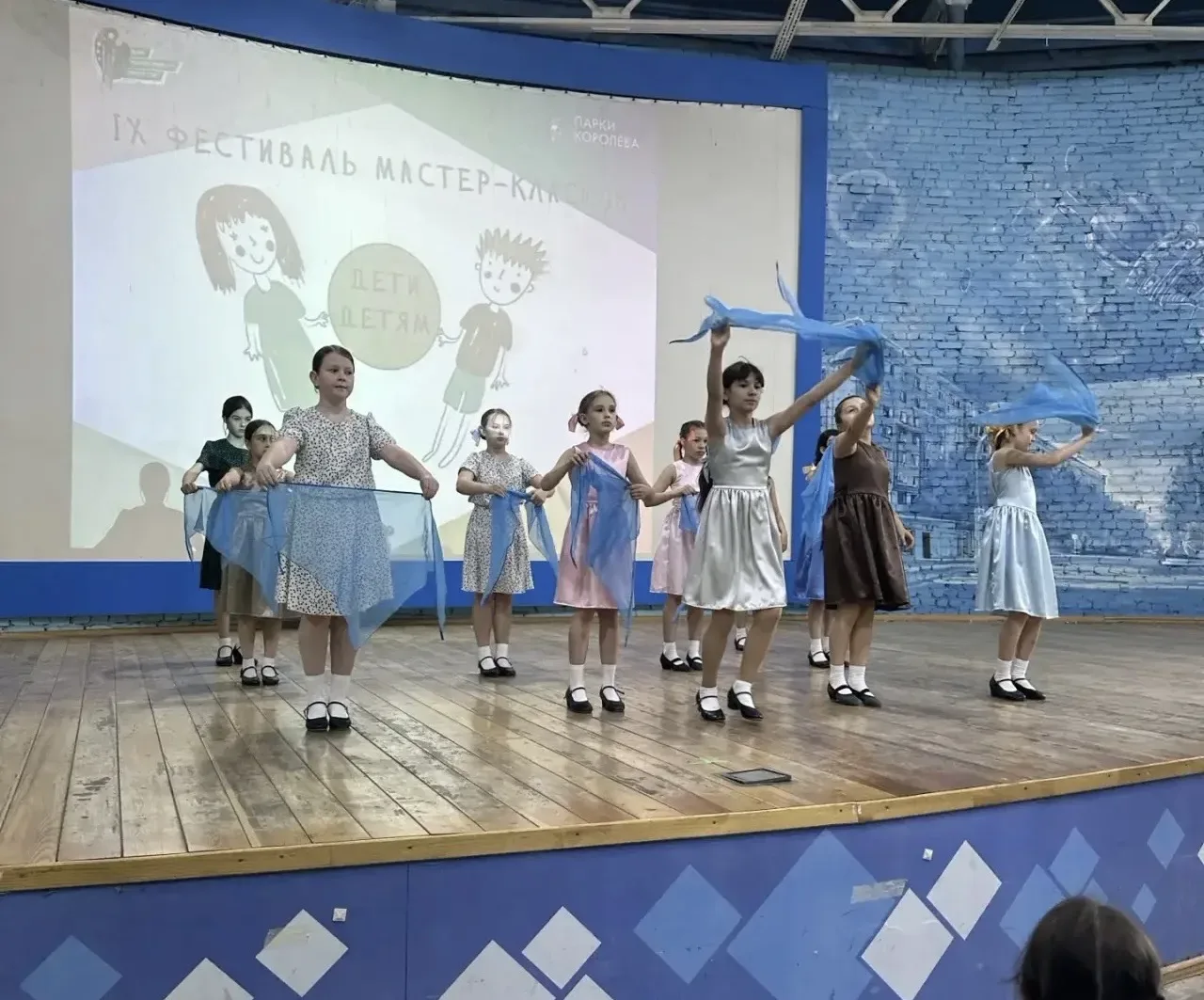 Сегодня учащиеся нашей школы, танцевальный коллектив «Счастливое детство», приняли участие в городск