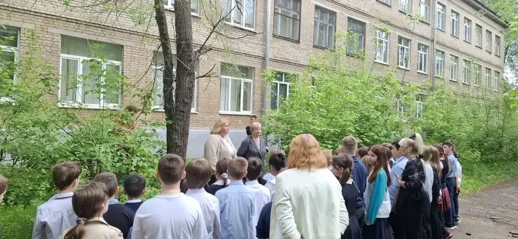 Сегодня ученики 4А и 4Б классов приняли участие в Международной акции «Сад памяти». 🇷🇺🌳 Ребята высад