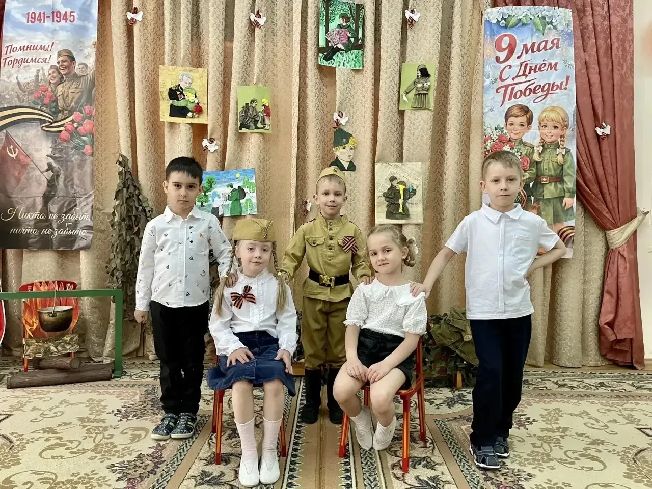 "День Победы, как он был от нас далек, Как в костре потухшем таял уголёк. Были вёрсты обгорелые, в п