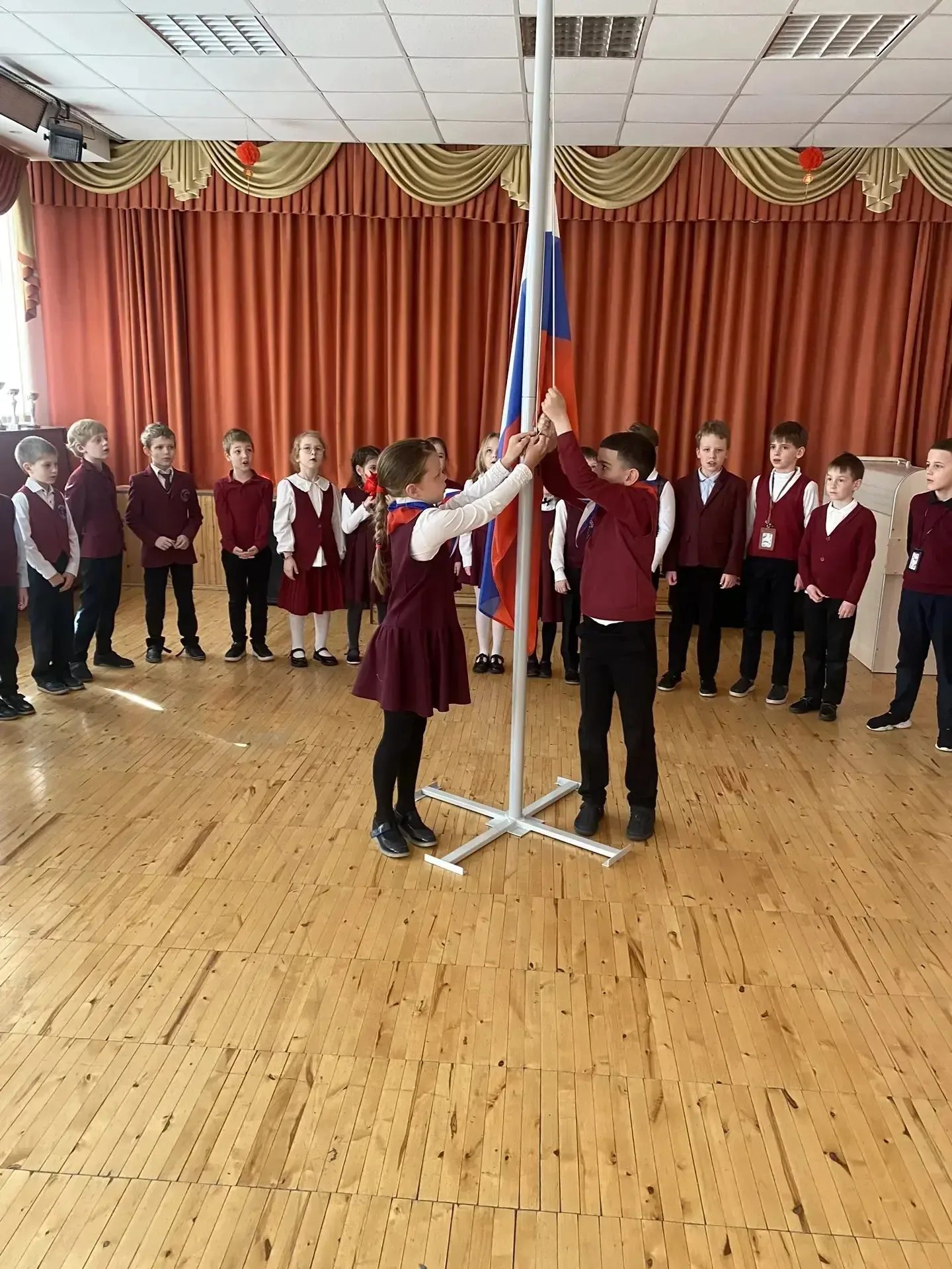 ✒Новости понедельника✒   🇷🇺 12 мая 2026 года   состоялась   церемония  поднятия  флага.  Чести подни