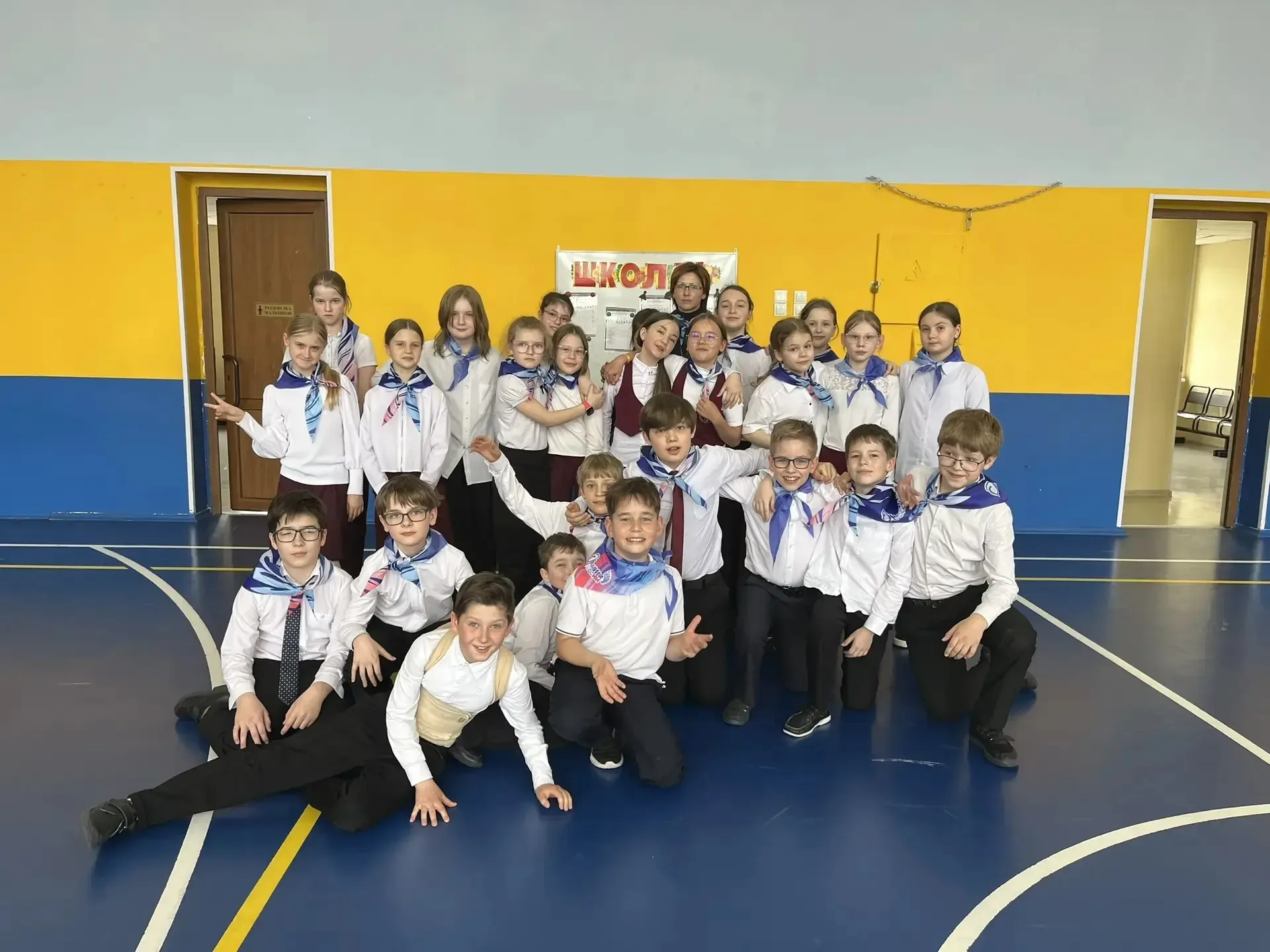 🥁Смотр строевых упражнений в четвёртых классах🥁  В преддверии праздника Победы  состоялся Смотр стро