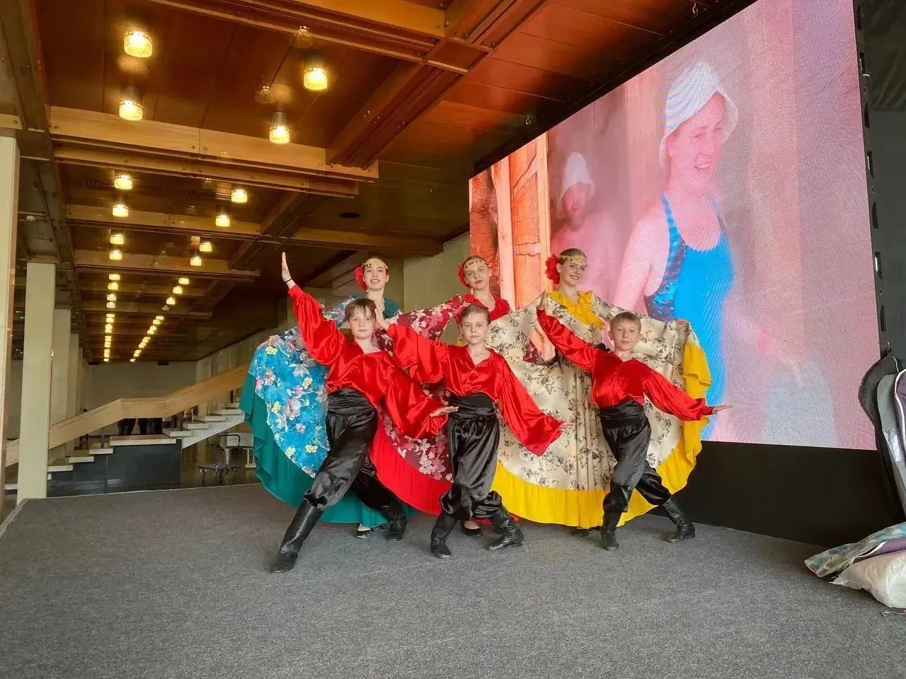 💃 МБОУ СОШ №1 Королёв  С 5 по 7 мая ученики и педагоги нашей школы в составе ансамбля народного танц