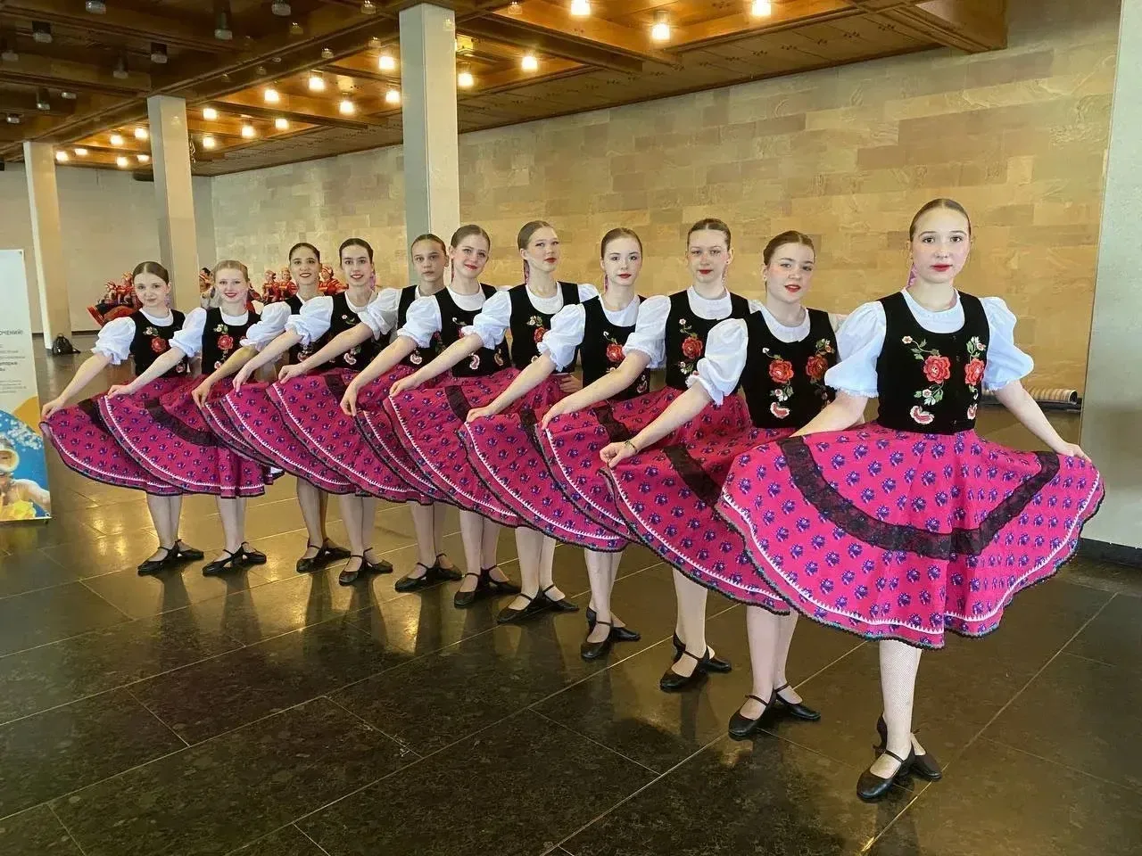 💃 МБОУ СОШ №1 Королёв  С 5 по 7 мая ученики и педагоги нашей школы в составе ансамбля народного танц