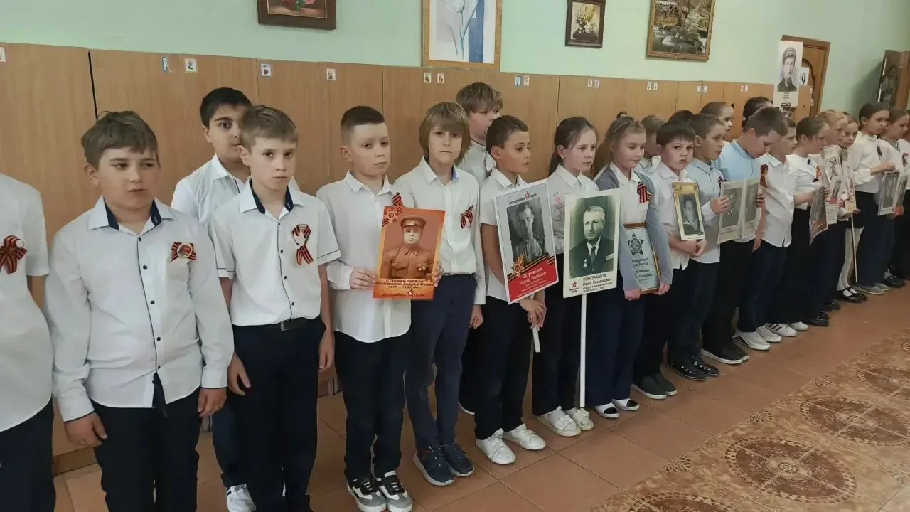 МИНУТА МОЛЧАНИЯ 🎗️  🔺 8 мая в «Классической школе» состоялась Минута молчания и акция «Бессмертный п
