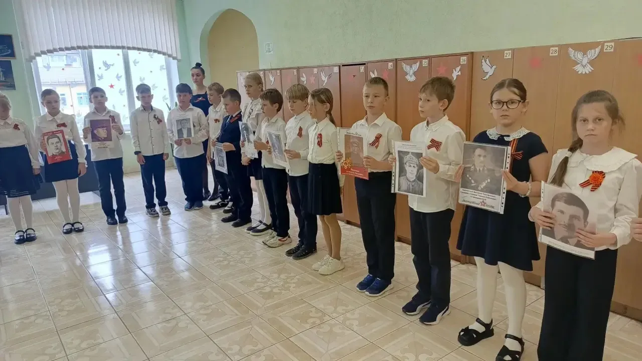 МИНУТА МОЛЧАНИЯ 🎗️  🔺 8 мая в «Классической школе» состоялась Минута молчания и акция «Бессмертный п