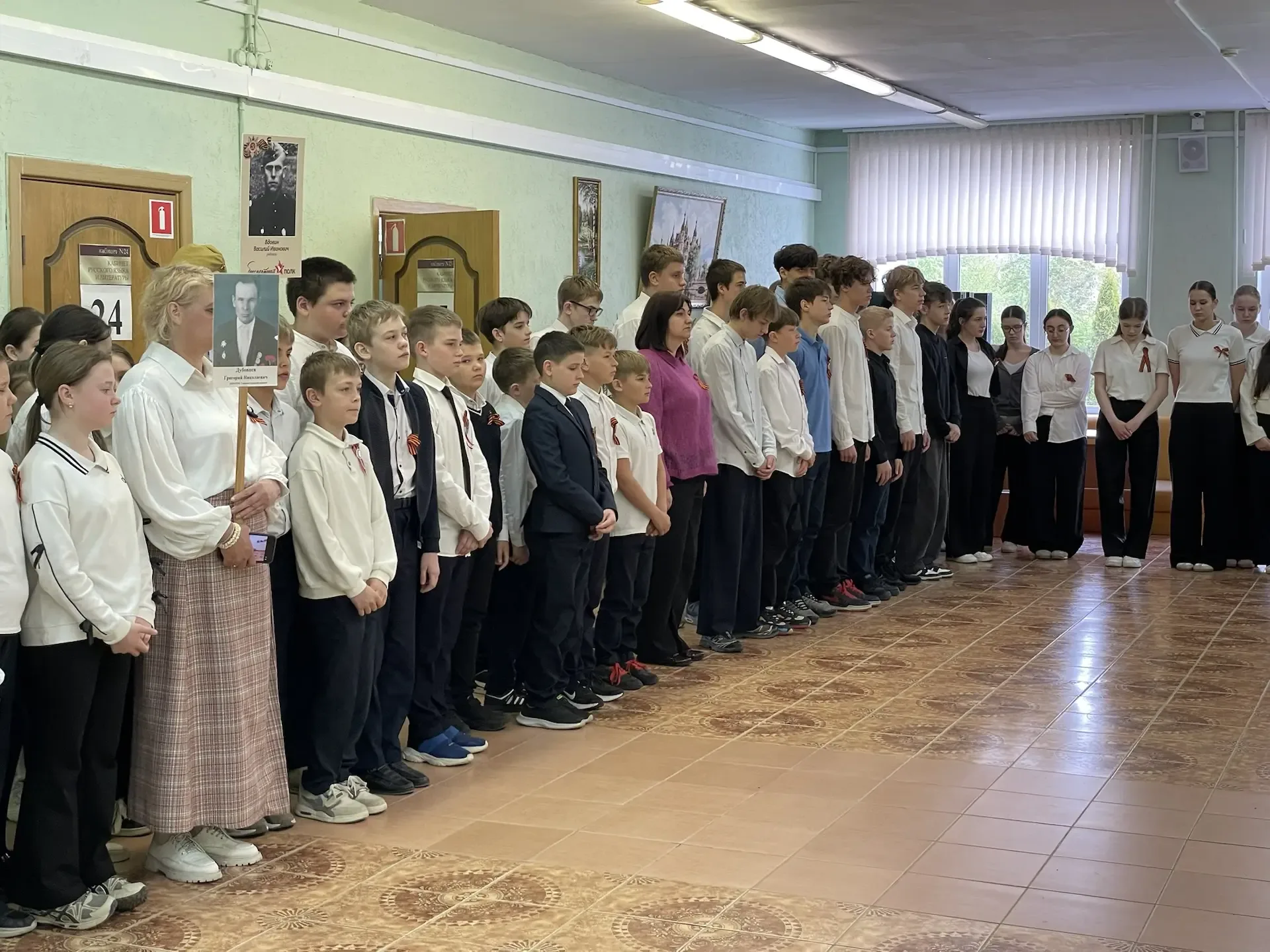 МИНУТА МОЛЧАНИЯ 🎗️  🔺 8 мая в «Классической школе» состоялась Минута молчания и акция «Бессмертный п