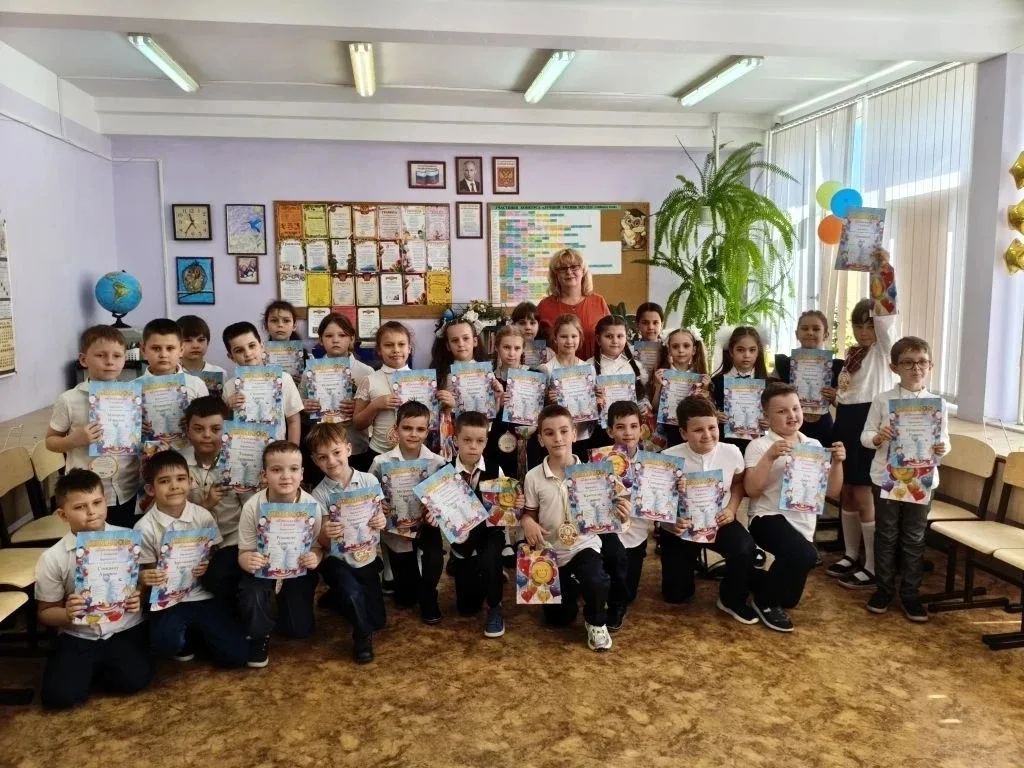 🎉 Сегодня в 1 «А» Елена Александровна Трушкина провела праздник «До свидания, 1 класс». Ребята сорев
