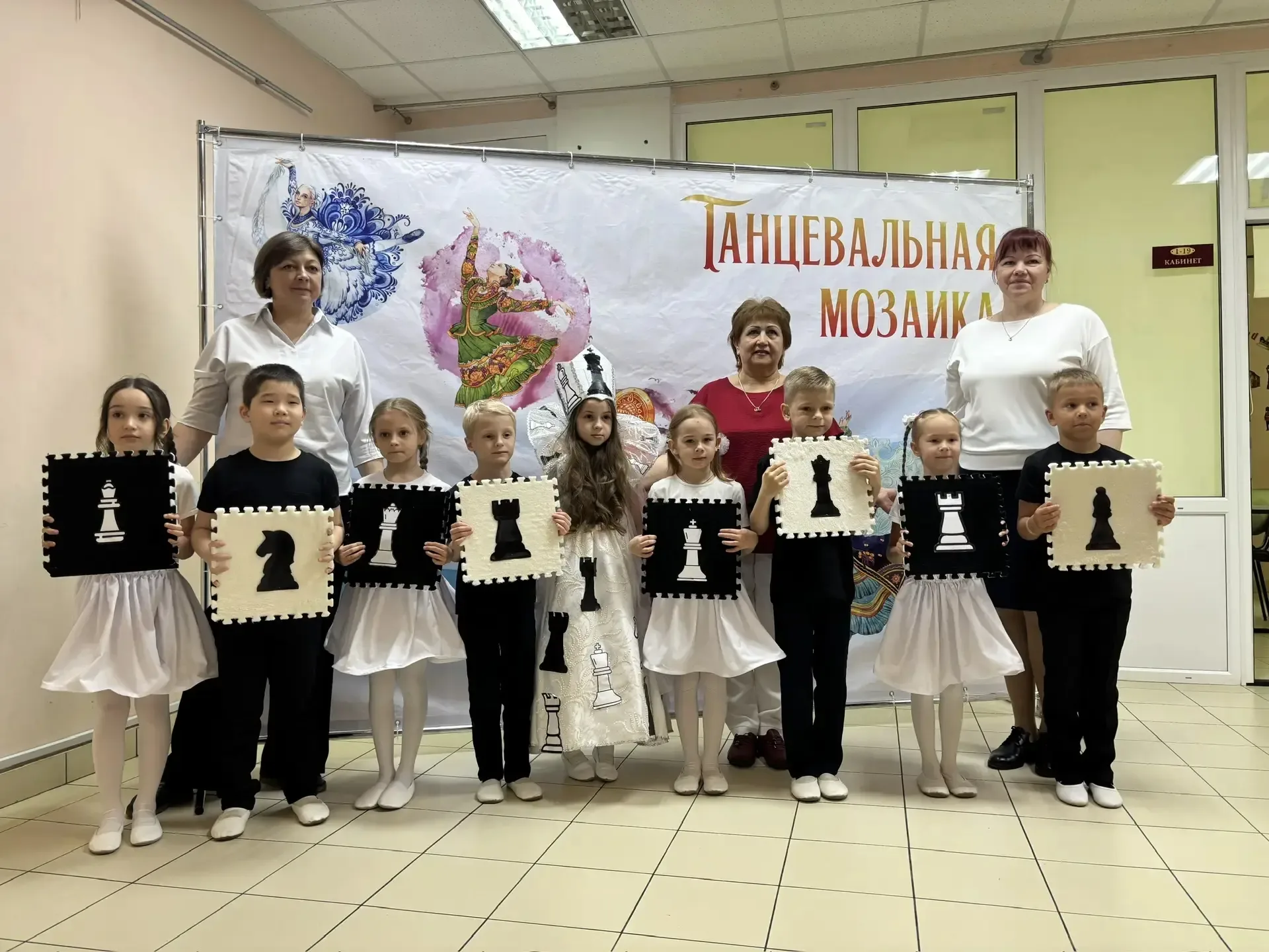 МОУ СОШ  №2, корпус 3-52(2). Сегодня дети подготовительной группы №10 "Сказка" приняли участие  в му