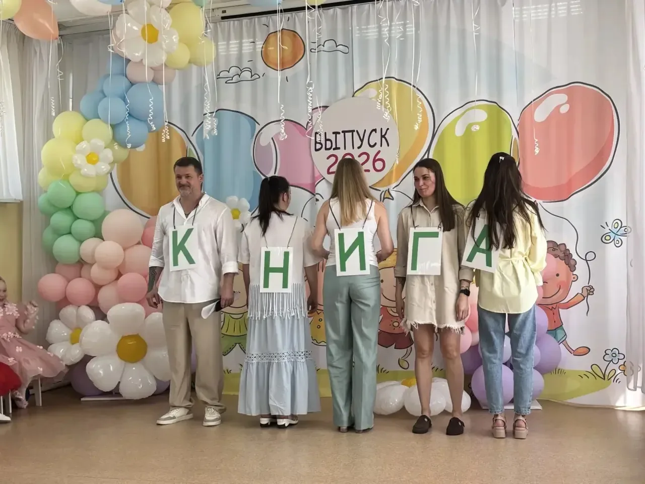 🎓✨ Выпускной бал👸🫅 трогательное начало большого пути! ✨  В дошкольном отделении N26 МОУ «СОШ N2» г.И