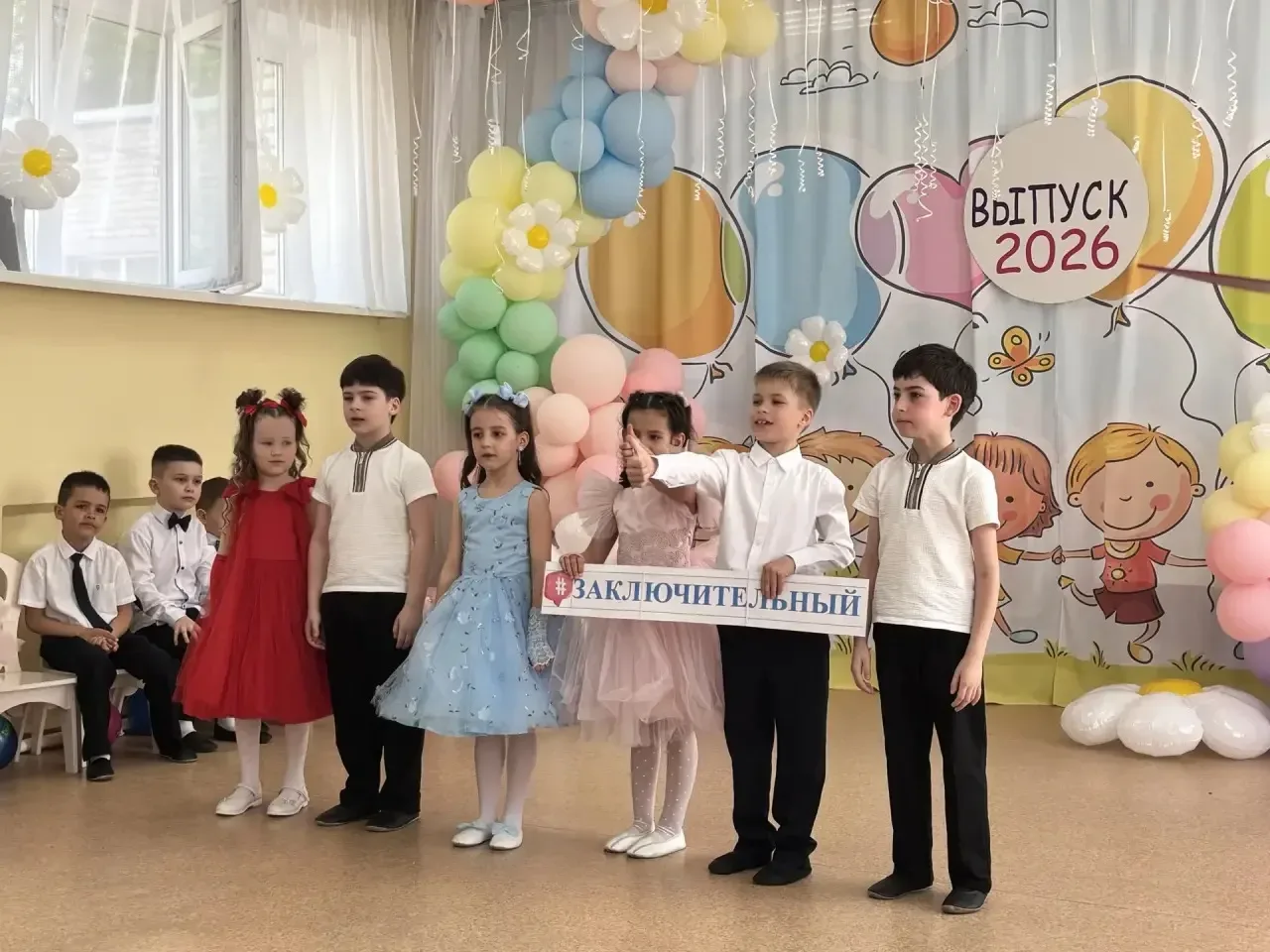 🎓✨ Выпускной бал👸🫅 трогательное начало большого пути! ✨  В дошкольном отделении N26 МОУ «СОШ N2» г.И