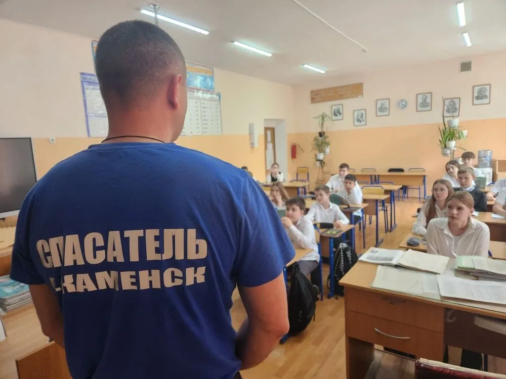 В МБОУ СОШ №9 прошли беседы о Правилах поведения на воде для детей✅️❗️🏊‍♀️🏖🏊‍♂️   Уже совсем скоро б