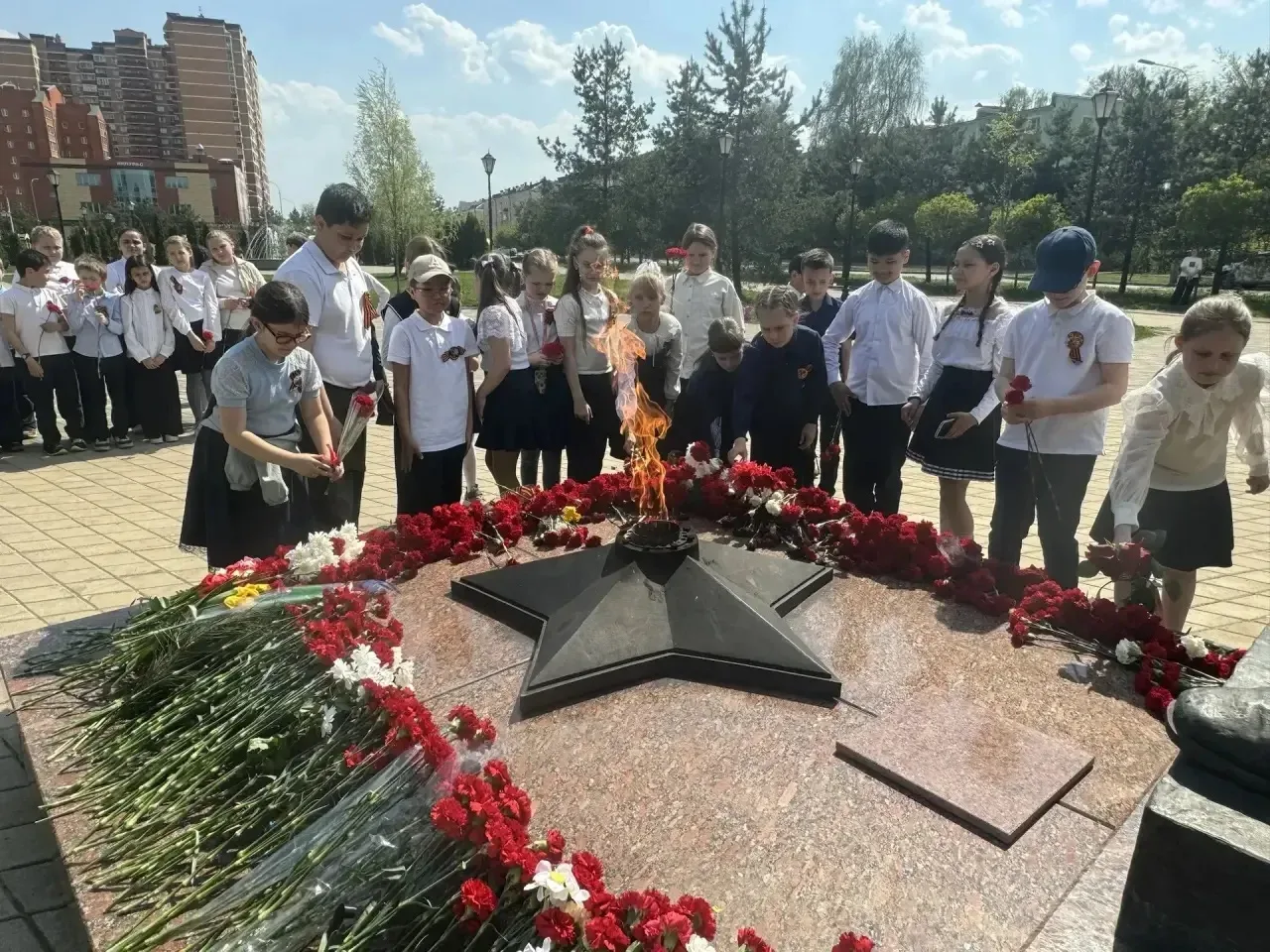В рамках «Марафона Победы» патриотическая акция «Я помню!» Корпус 2, на улице Октябрьской д. 12