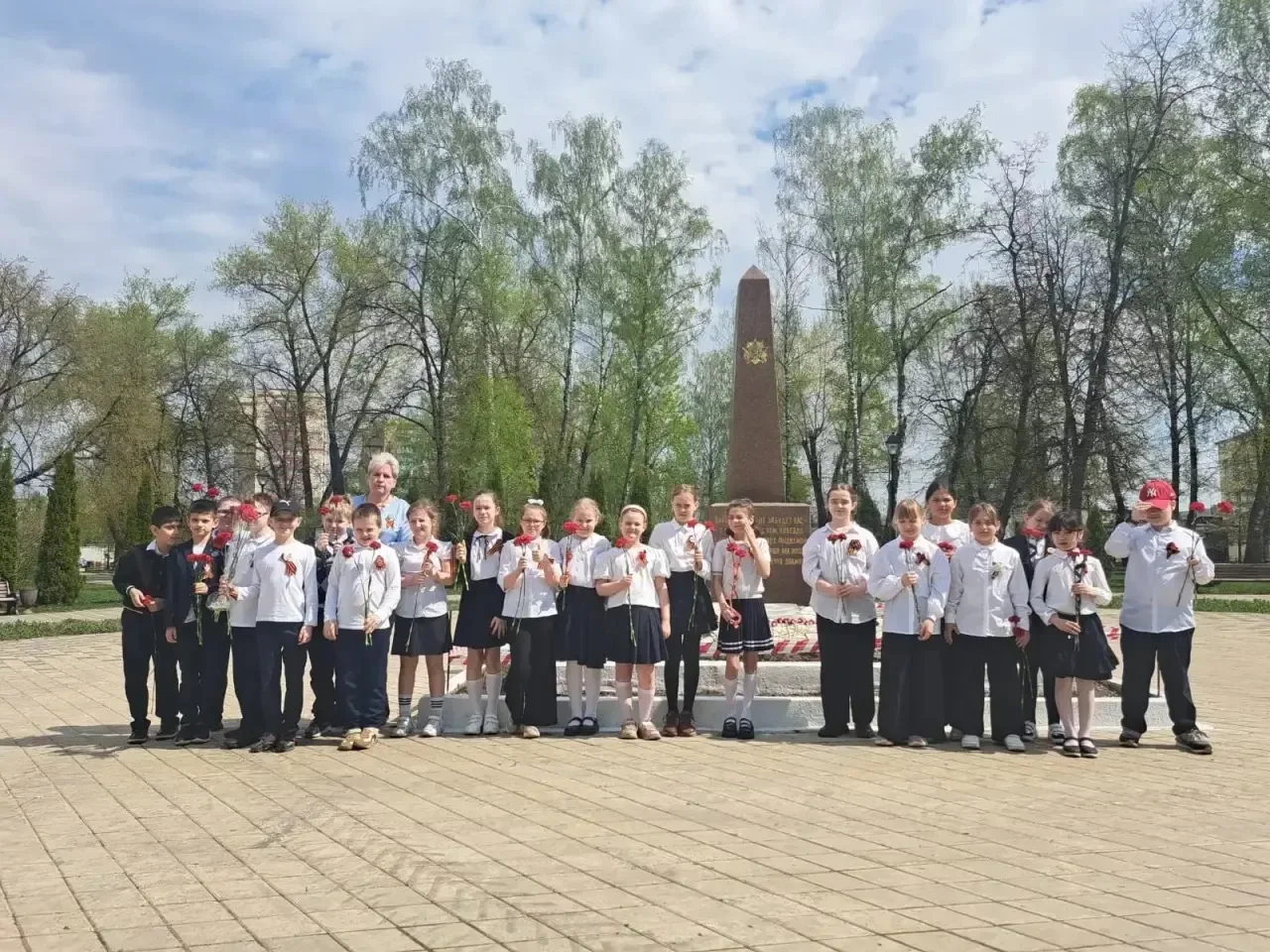 В рамках «Марафона Победы» патриотическая акция «Я помню!» Корпус 2, на улице Октябрьской д. 12