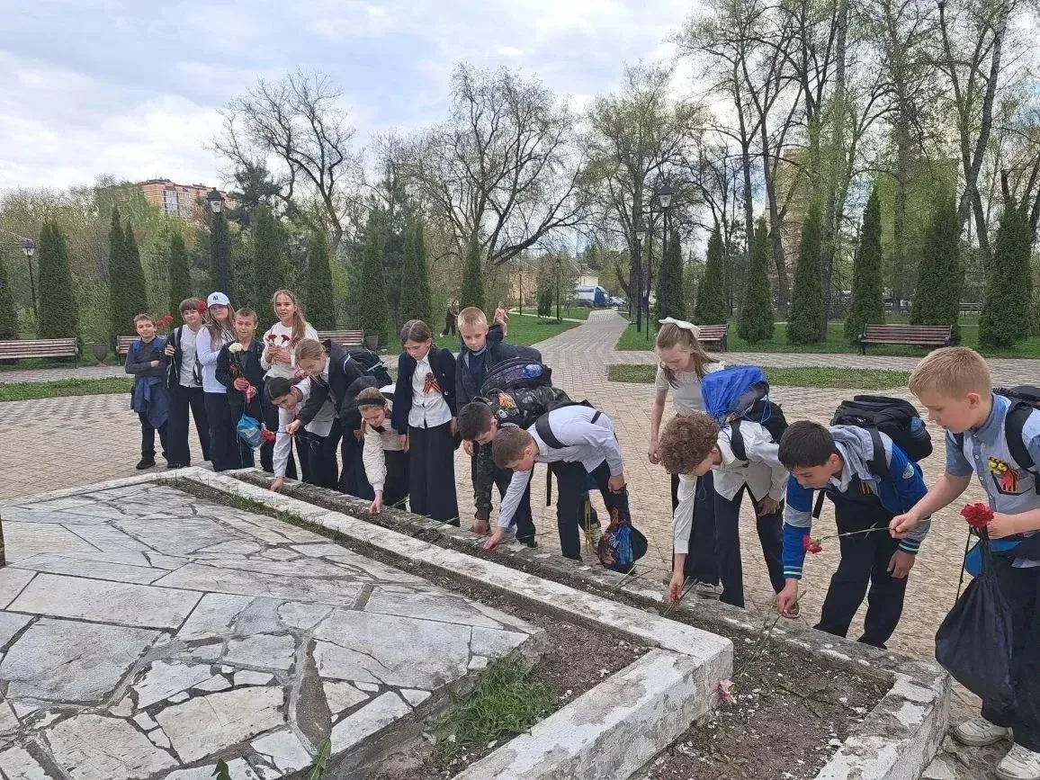 В рамках «Марафона Победы» патриотическая акция «Я помню!» Корпус 2, на улице Октябрьской д. 12