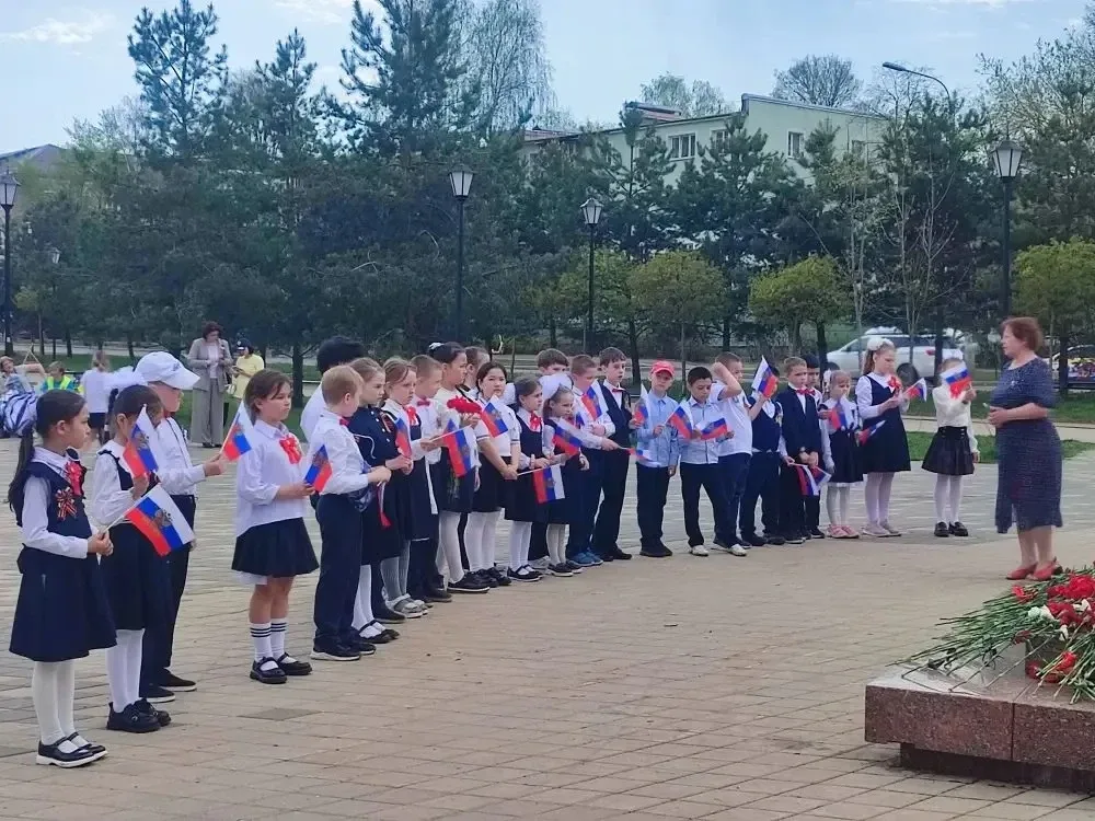 В рамках «Марафона Победы» патриотическая акция «Я помню!» Корпус 2, на улице Октябрьской д. 12