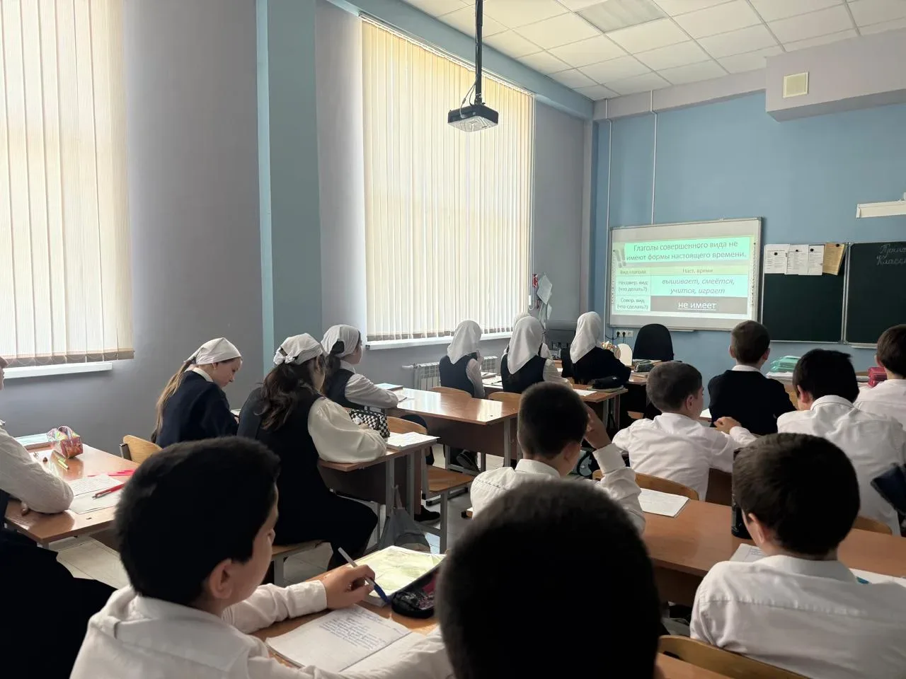 В МБОУ «СОШ № 26» города Грозного прошел показательный урок русского языка в 5 «А» классе. Занятие н