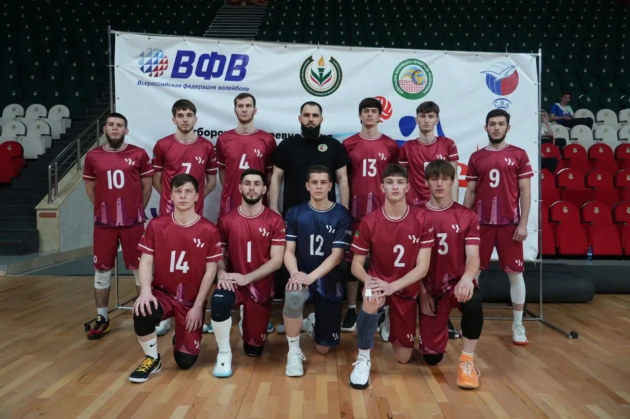 🏐🏐🏐 Заместитель директора по воспитательной работе Эдилов Ильяс Юнасович в составе сборной команды Ч