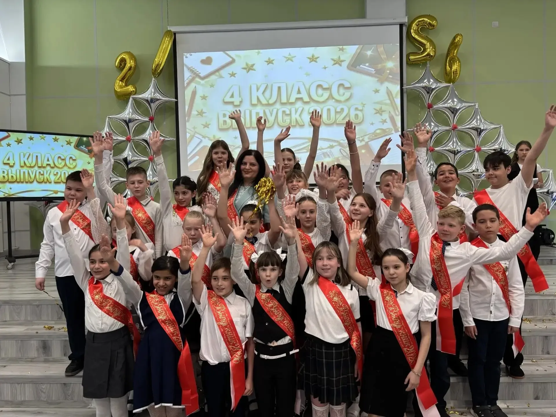 🎓✨ НАШ ВЫПУСКНОЙ В 4-Х КЛАССАХ! ✨🎓  Сегодня в школе «Корнеева» случилось маленькое, но очень важное 