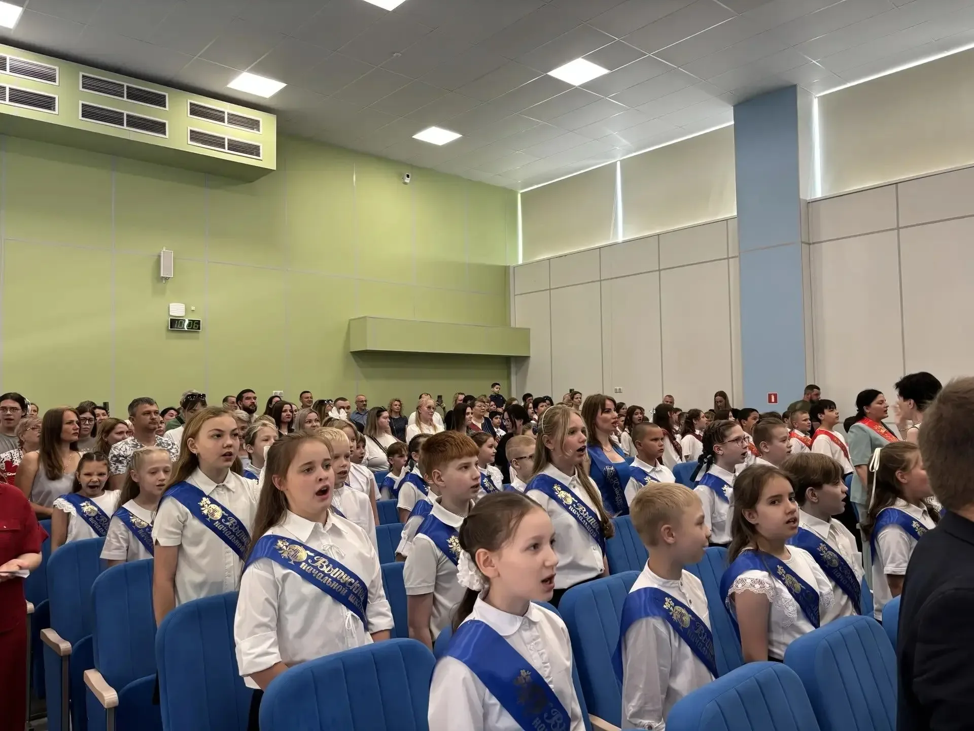 🎓✨ НАШ ВЫПУСКНОЙ В 4-Х КЛАССАХ! ✨🎓  Сегодня в школе «Корнеева» случилось маленькое, но очень важное 