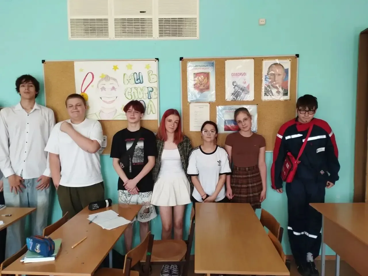 🌟 Ученический совет помогает создавать уют: классные уголки для младших школьников 🌟  Члены ученичес