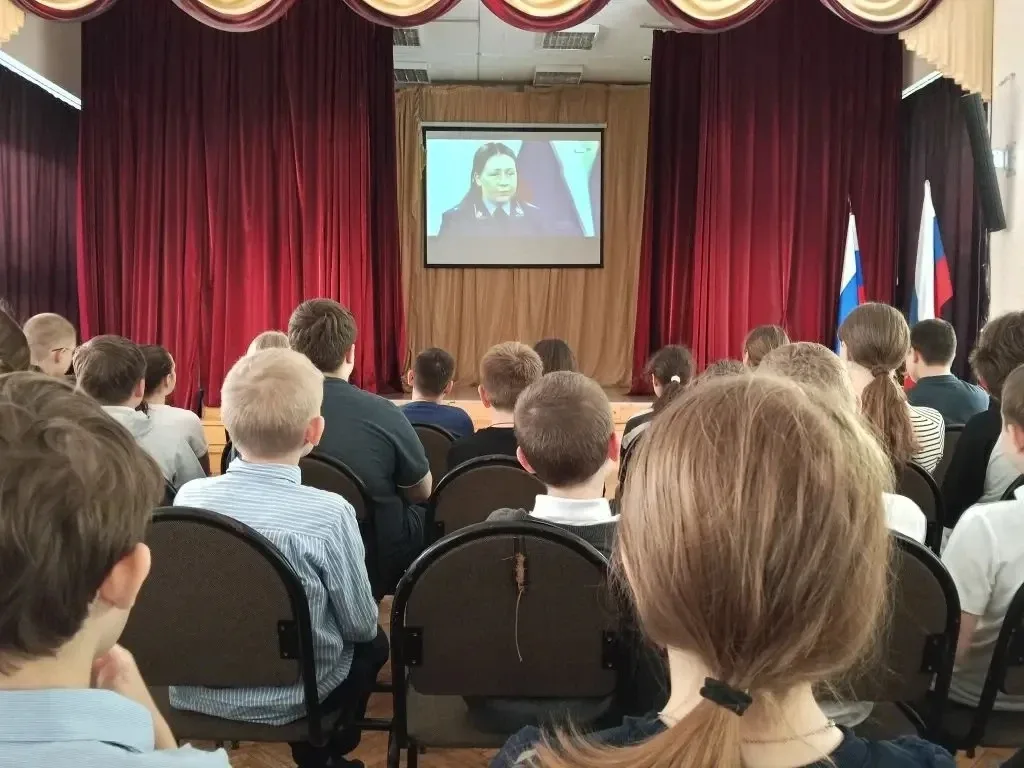 Ученики МОУ «Рождественская СОШ» познакомились с проектом «Прокурор говорит»  Учащиеся нашей школы п