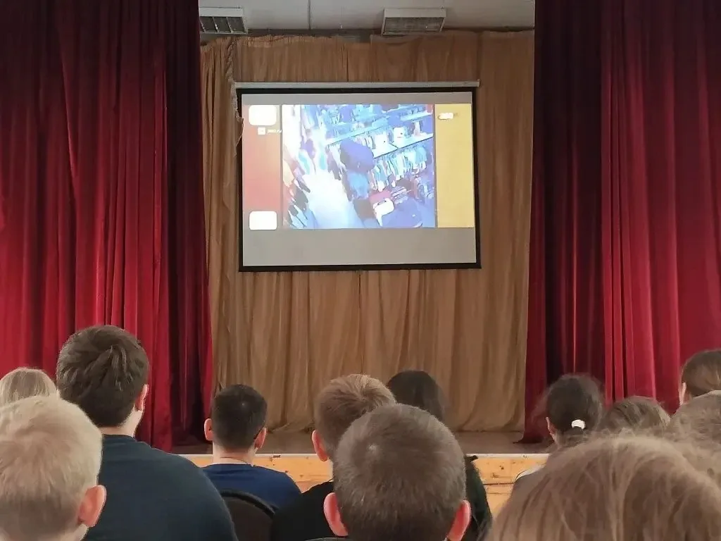 Ученики МОУ «Рождественская СОШ» познакомились с проектом «Прокурор говорит»  Учащиеся нашей школы п