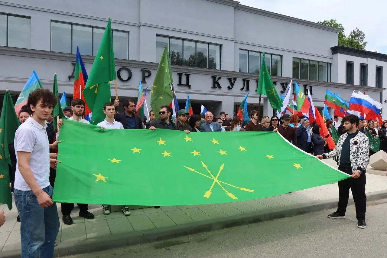 В Черкесске почтили память жертв Кавказской войны в 162‑ю годовщину её окончания.   В мероприятии пр