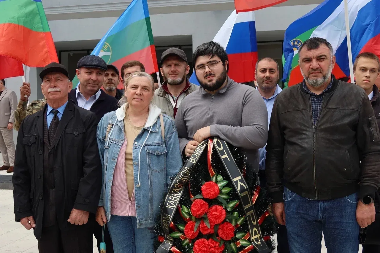 В Черкесске почтили память жертв Кавказской войны в 162‑ю годовщину её окончания.   В мероприятии пр