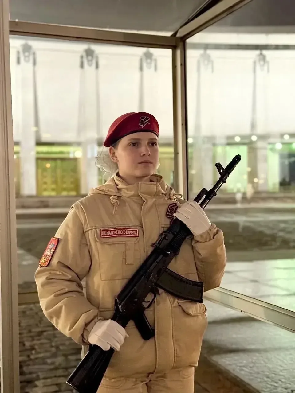 НАШИ #Юнармия #ДеньПобеды #ПамятьПоколений  Юнармейцы нашей школы Дарья Демянчук и Дарья Горбунова з