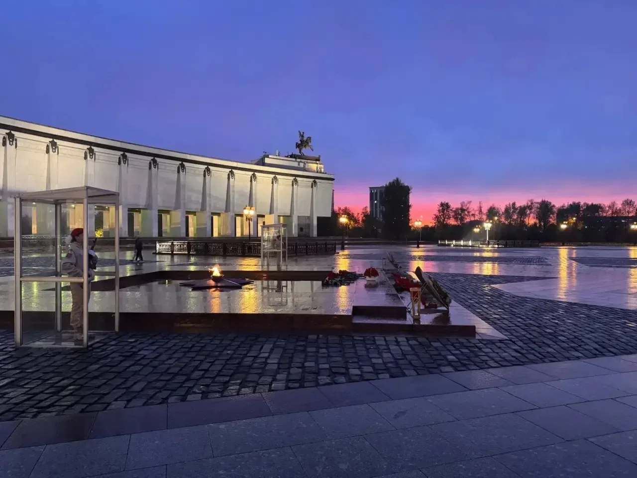 НАШИ #Юнармия #ДеньПобеды #ПамятьПоколений  Юнармейцы нашей школы Дарья Демянчук и Дарья Горбунова з