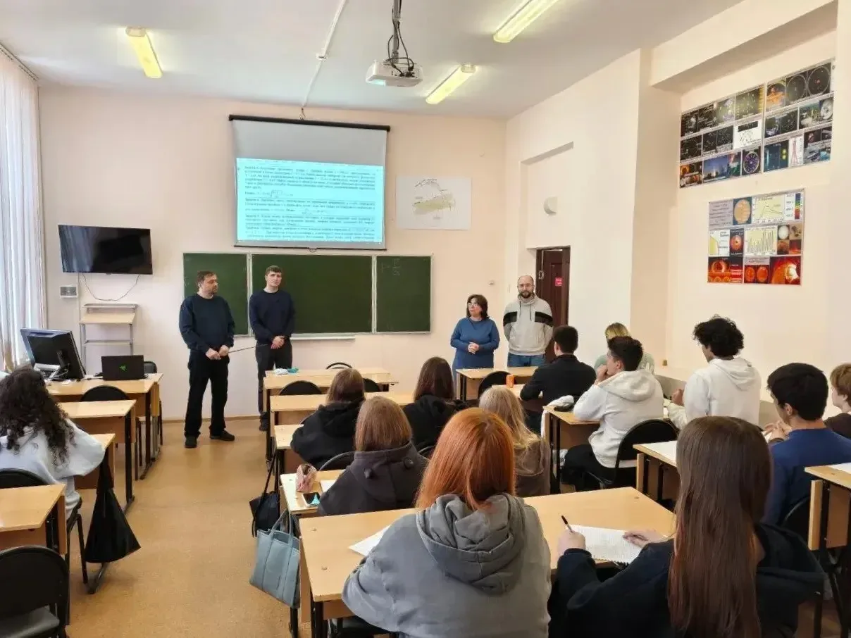 НАШИ #Выпускники #Физика #Профориентация   27 апреля учитель физики нашей школы Уробушкин Юрий Михай