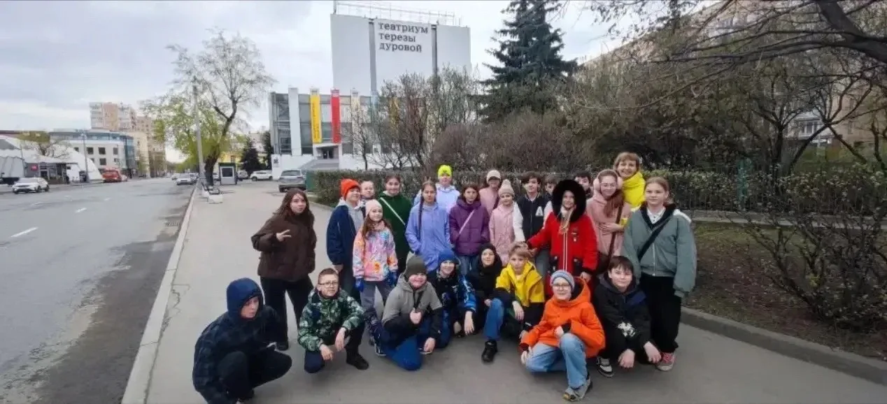 НАШИ #Экскурсии #ШкольнаяЖизнь #НашиУроки  🎭 Ученики 5 «М» класса вместе с классным руководителем Ши
