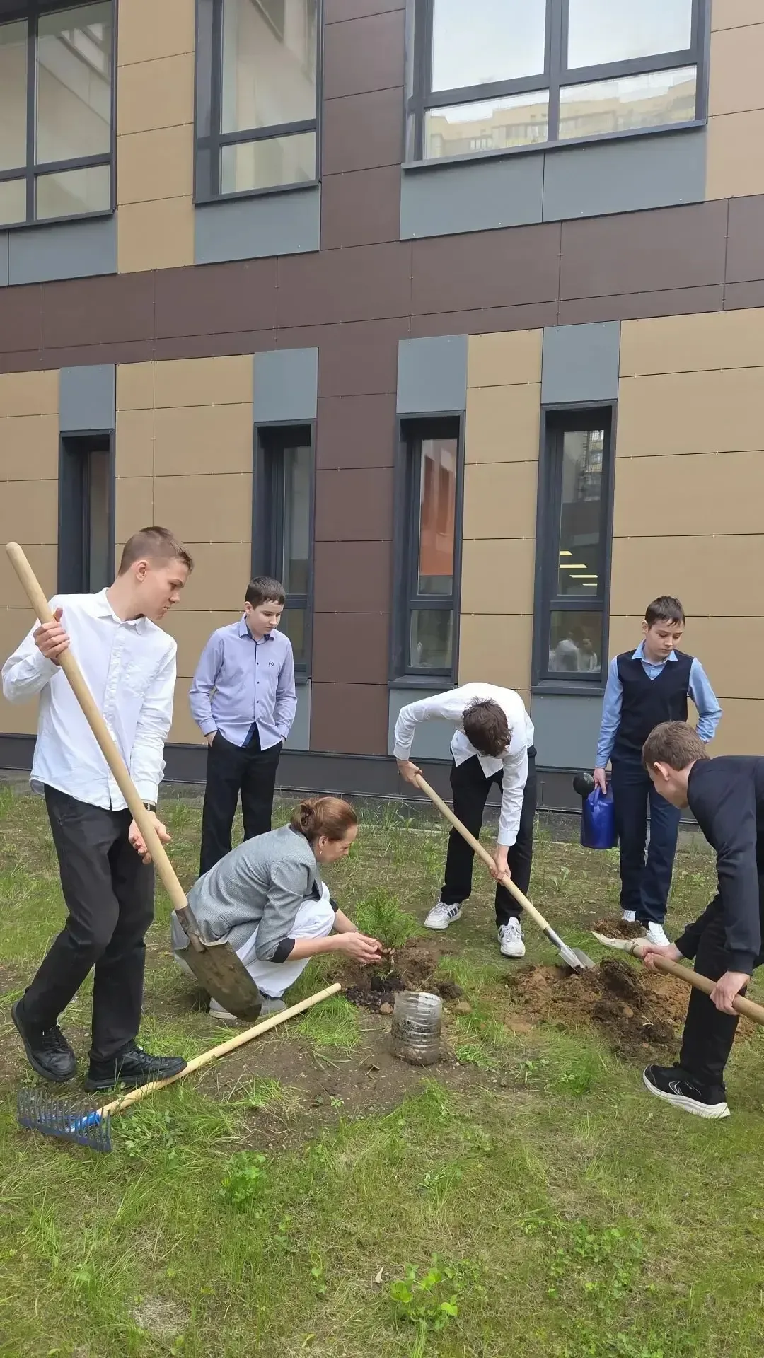 НАШИ #Экология #ПосадиДерево #ШкольнаяЖизнь  🌱 Акция «Посади дерево»  В рамках Всероссийского дня по