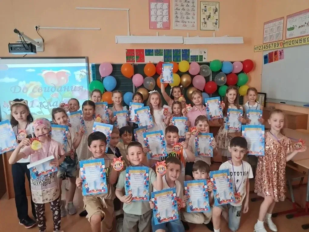 НАШИ #НачальнаяШкола #ПрощаниеС1Классом  🎉 В 1 «З» классе прошёл замечательный и очень весёлый празд