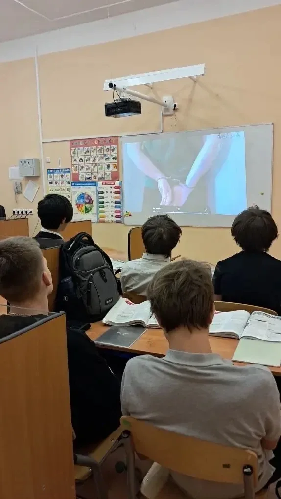 НАШИ #ШкольнаяЖизнь #Безопасность #Профилактика  В школе были организованы классные и информационные