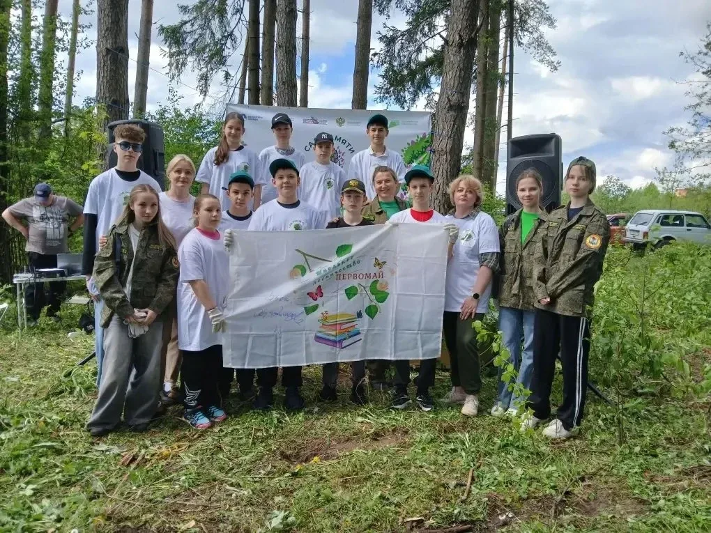 🌲 В Рычково появился «Сад Памяти»!  Вчера в деревне Рычково под Истрой прошла масштабная эколого-пат
