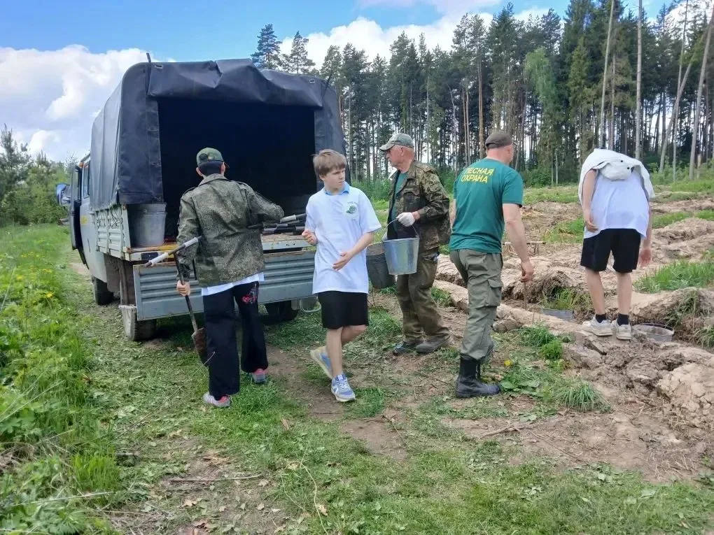 🌲 В Рычково появился «Сад Памяти»!  Вчера в деревне Рычково под Истрой прошла масштабная эколого-пат