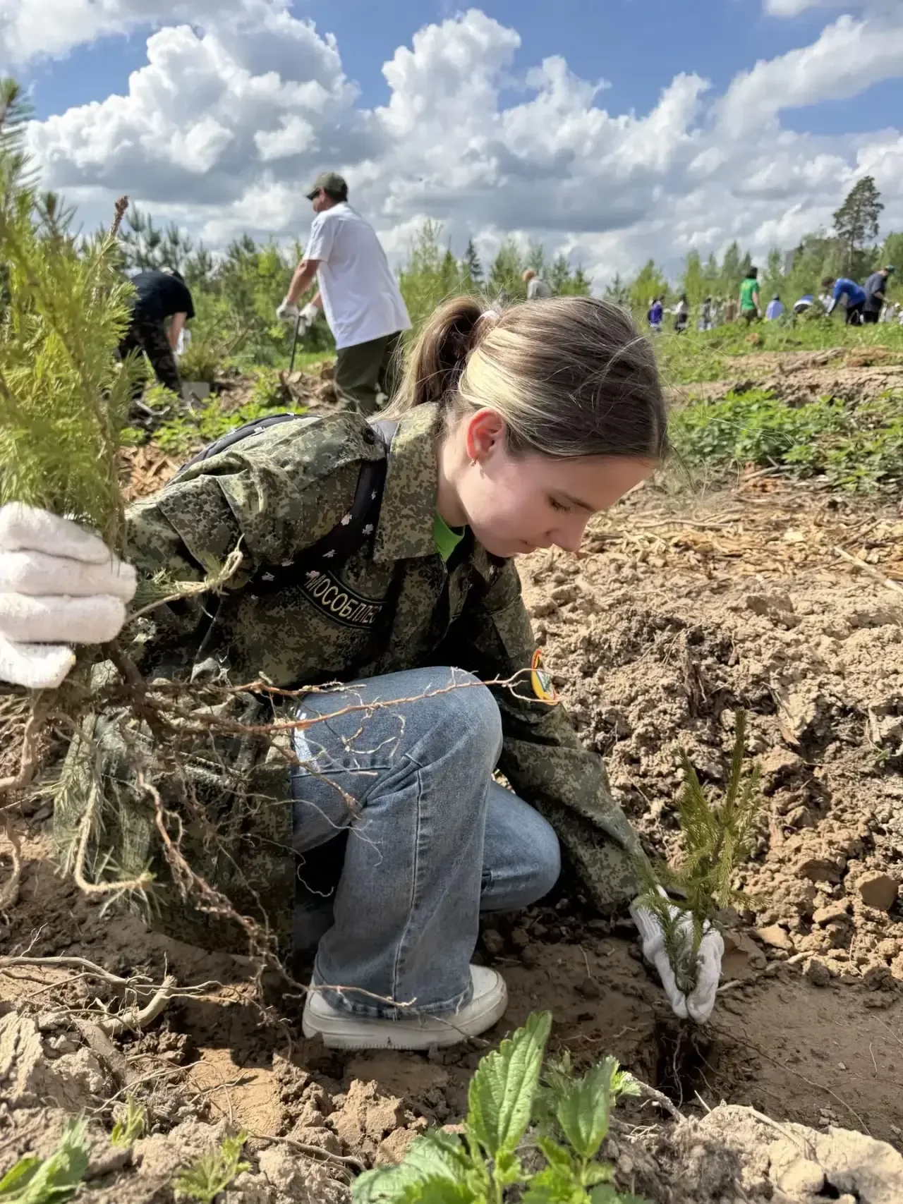 🌲 В Рычково появился «Сад Памяти»!  Вчера в деревне Рычково под Истрой прошла масштабная эколого-пат