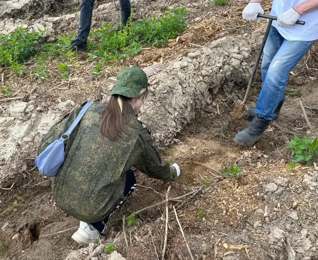 🌲 В Рычково появился «Сад Памяти»!  Вчера в деревне Рычково под Истрой прошла масштабная эколого-пат
