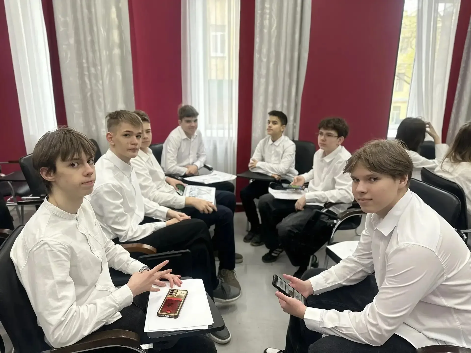 🎓 Школьный конкурс при поддержке СПбГИПСР  28 апреля команды обучающихся 8-х классов приняли участие