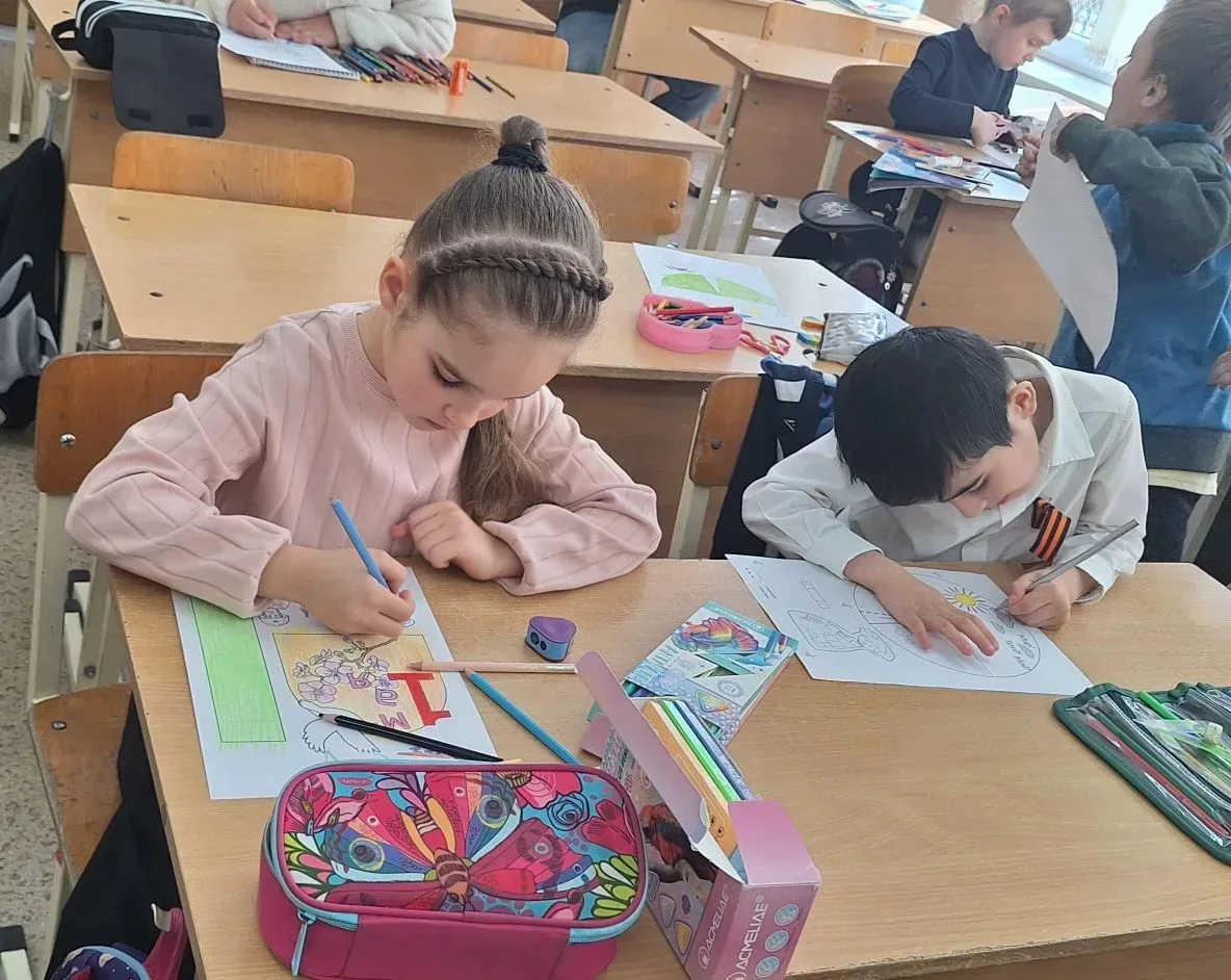 В преддверии праздника 1 мая для учащихся 1"Б" класса было проведено внеклассное мероприятие. Ребята