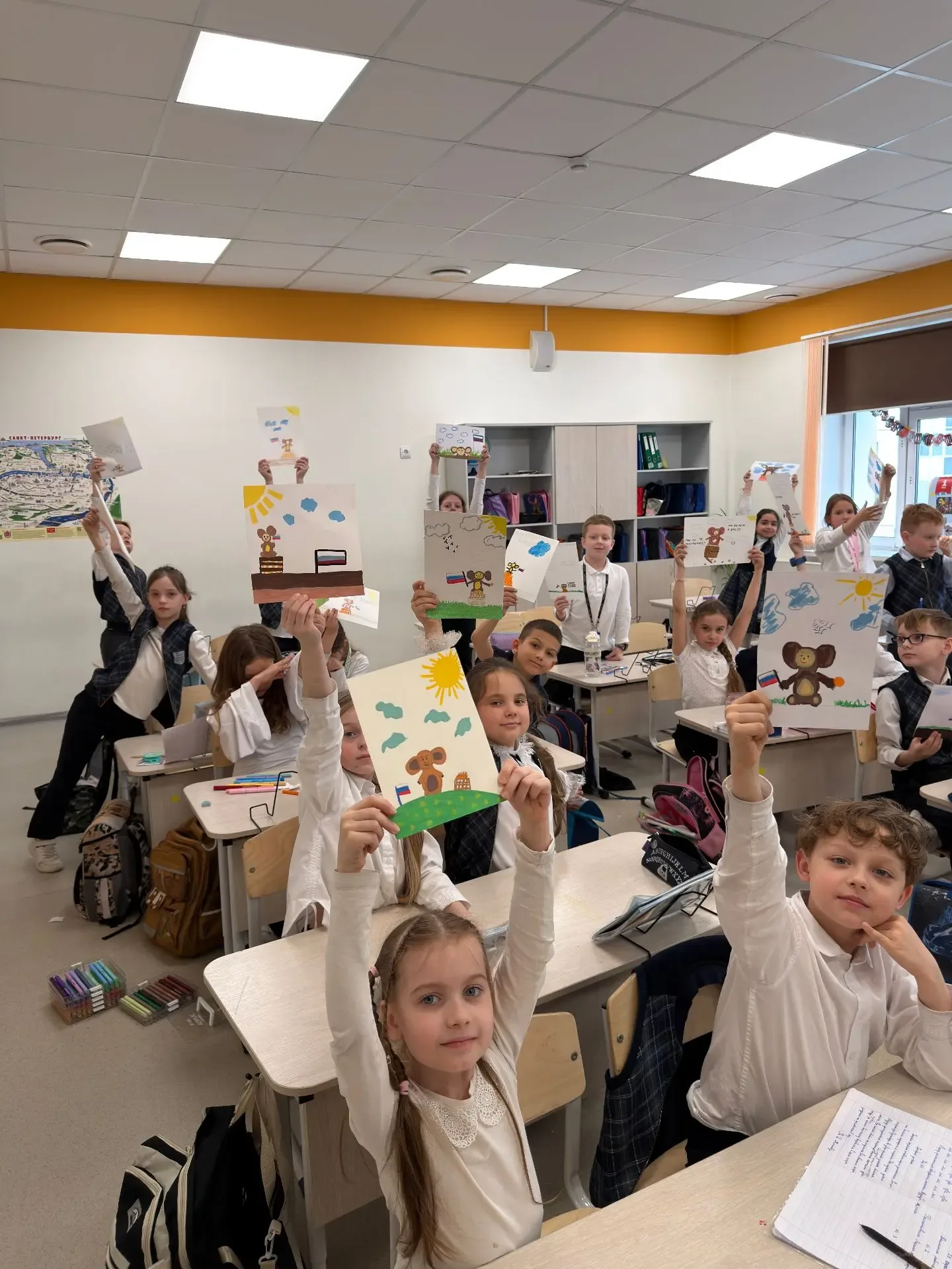 Доброе сердце 2 «Г» класса: открытки для защитников 🧡✉️В преддверии праздника ученики 2 «Г» класса с
