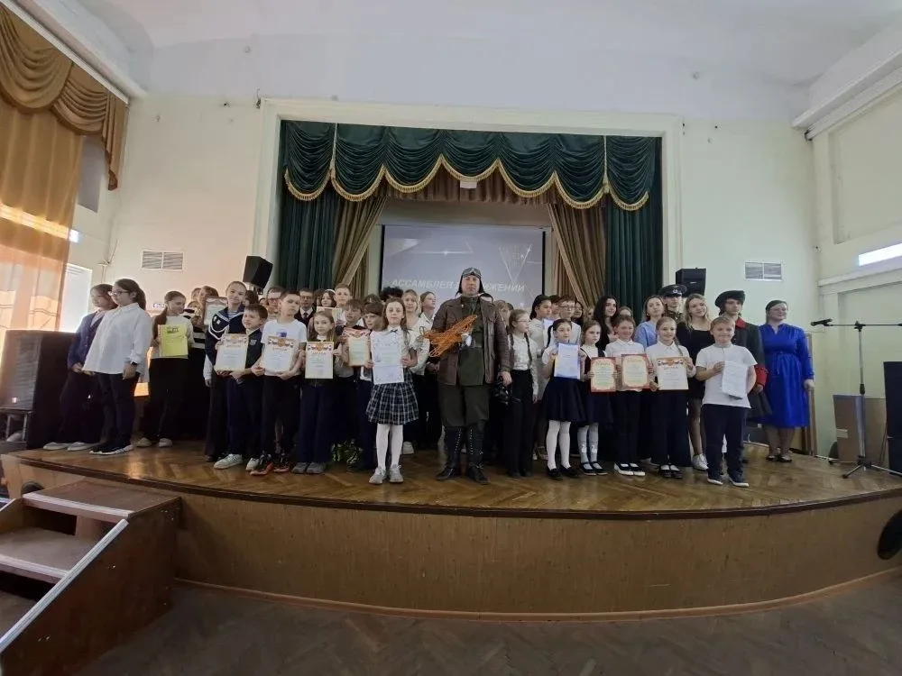 Победа в районном конкурсе «Давно стихами говорит Нева» у 2 «Б» класса! 📖✨ 14 мая в центре «Китеж Пл