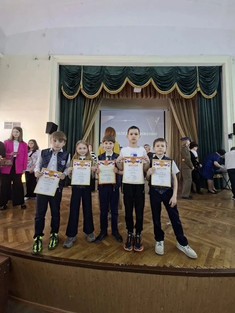 Победа в районном конкурсе «Давно стихами говорит Нева» у 2 «Б» класса! 📖✨ 14 мая в центре «Китеж Пл