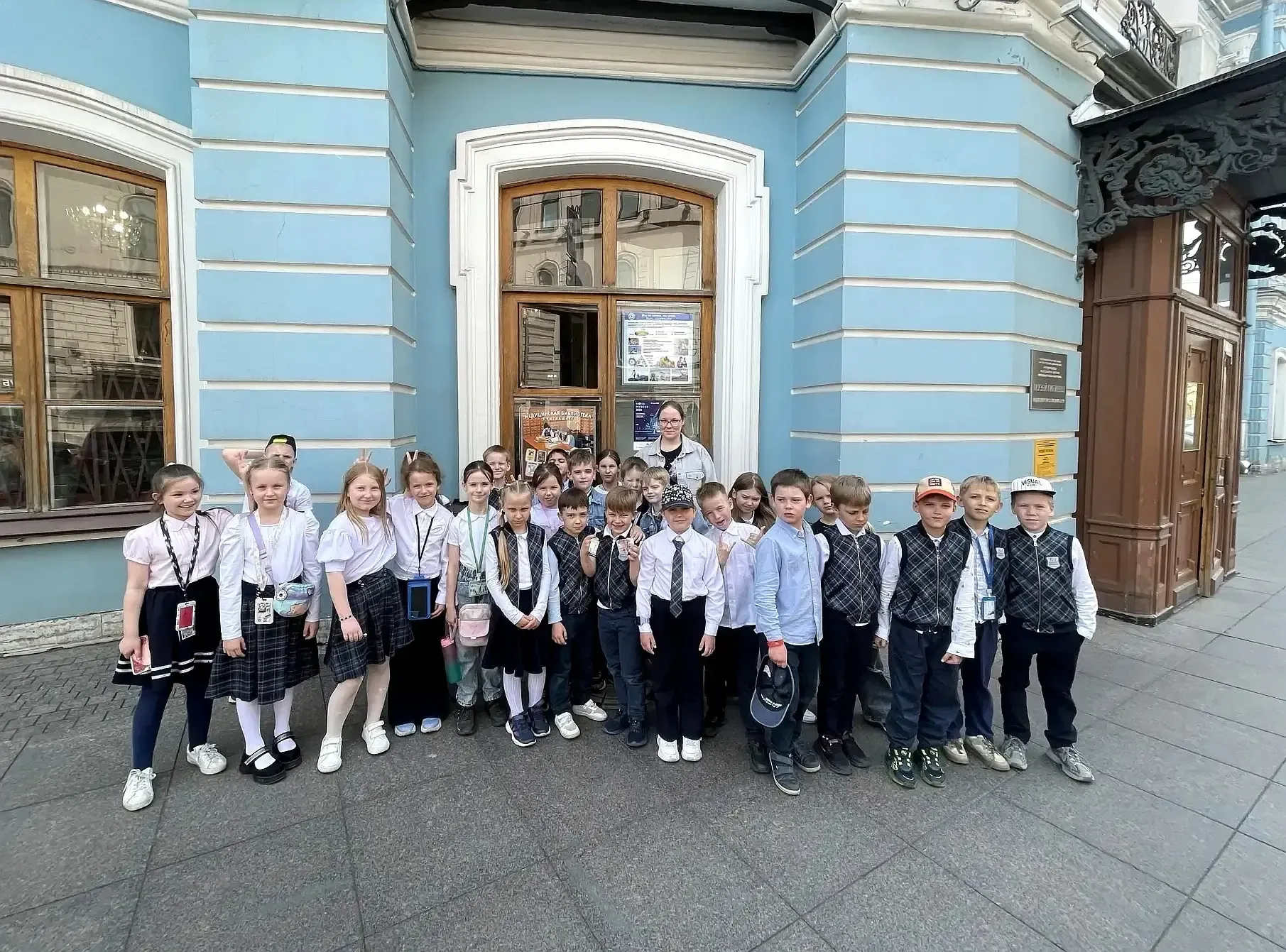 🥼 Познавательный поход в музей!  1 «Д» класс вместе с классным руководителем  Владиславой Сергеевной