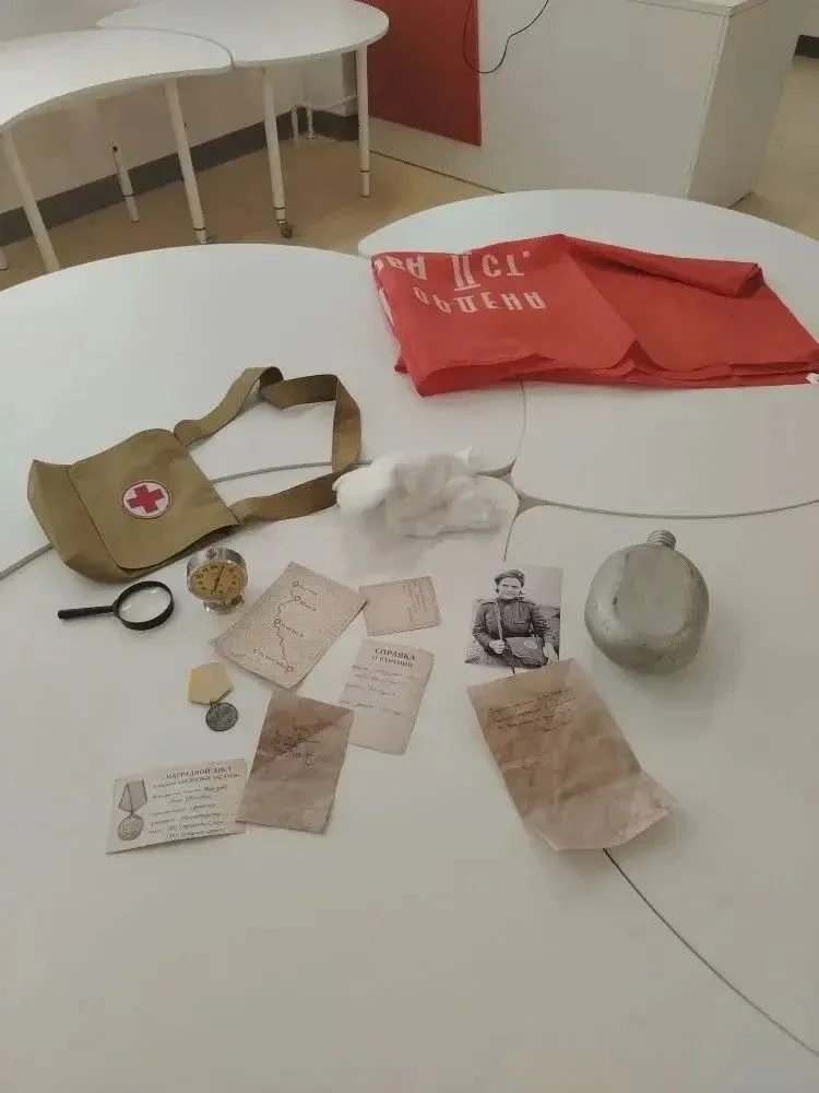 В рамках празднования Великой Победы сотрудниками библиотеки МАОУ "ОЦ "Лидер" была проведёна выставк