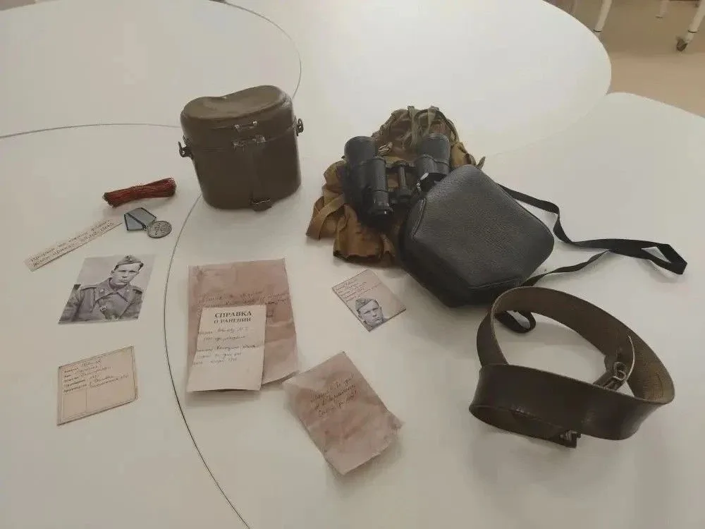 В рамках празднования Великой Победы сотрудниками библиотеки МАОУ "ОЦ "Лидер" была проведёна выставк