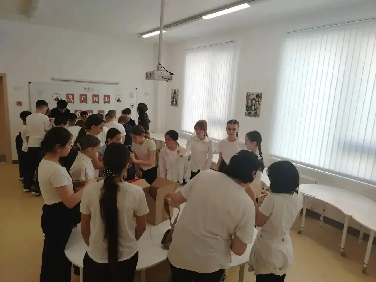 В рамках празднования Великой Победы сотрудниками библиотеки МАОУ "ОЦ "Лидер" была проведёна выставк