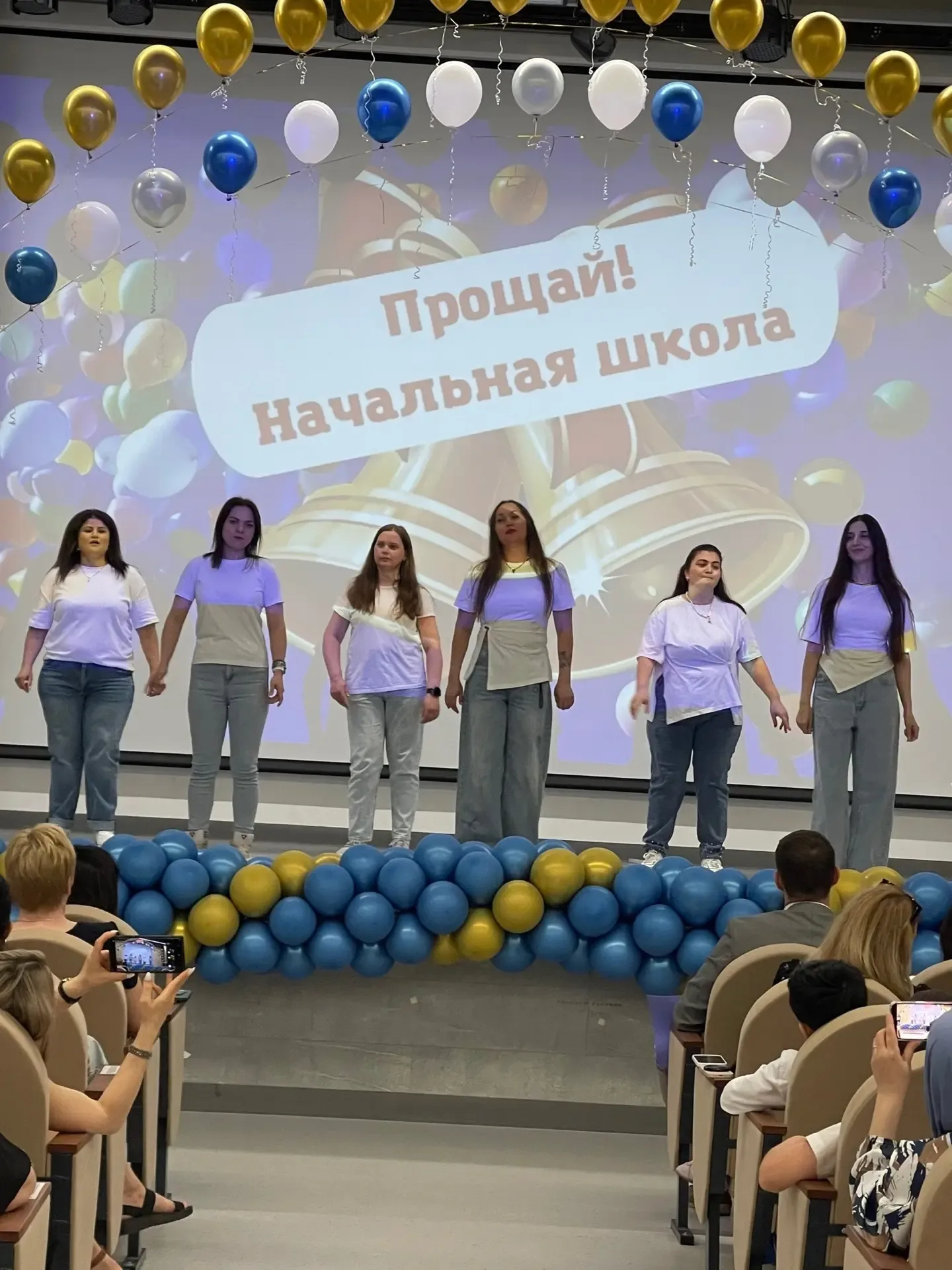 ✨ Первая глава закрыта: как прошли выпускные у 4-х классов В нашей школе прошли трогательные праздни