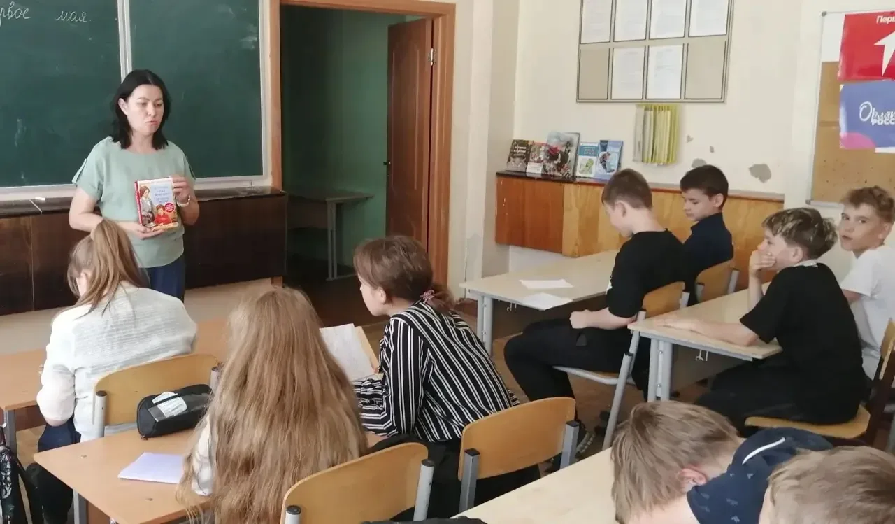 5д с учителем литературы Емельяновой Ольгой Валентиновной и классным руководителем Куркиной Лилией Г